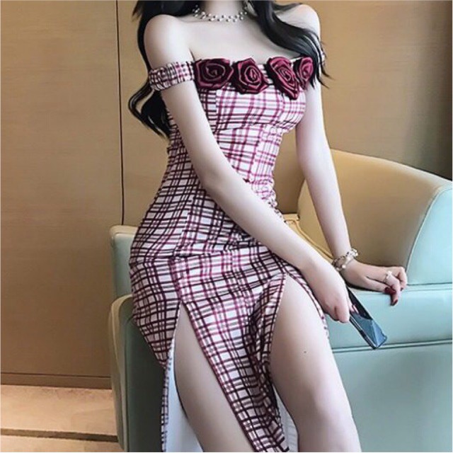 Đầm caro trễ vai phối hoa hồng cổ điển