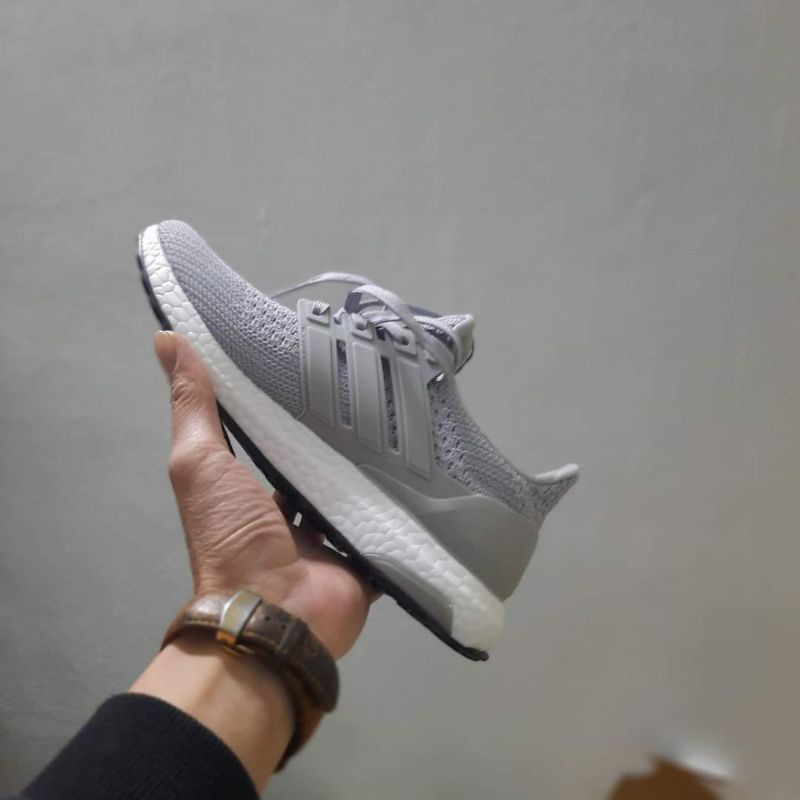 Giày thể thao , giày sneaker đi bộ