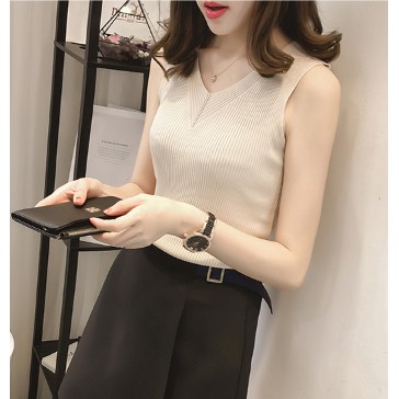 Áo len cổ tim