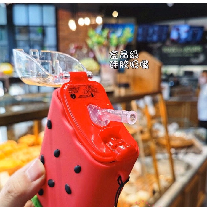 Bình Nước Cầm Tay Chống Sốc Kèm Ống Hút Hình Kem Dưa Hấu Dành Cho Trẻ Em Mẫu Giáo