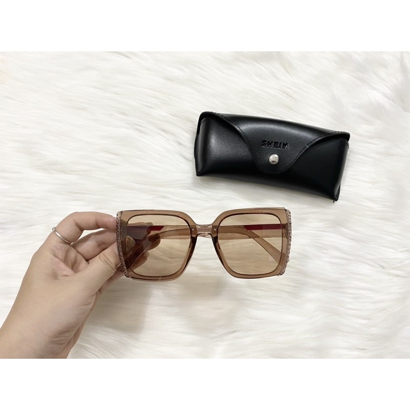 Kính Shein sang sịn mịn ạ, Có Mail mua hàng tại web của hãng.