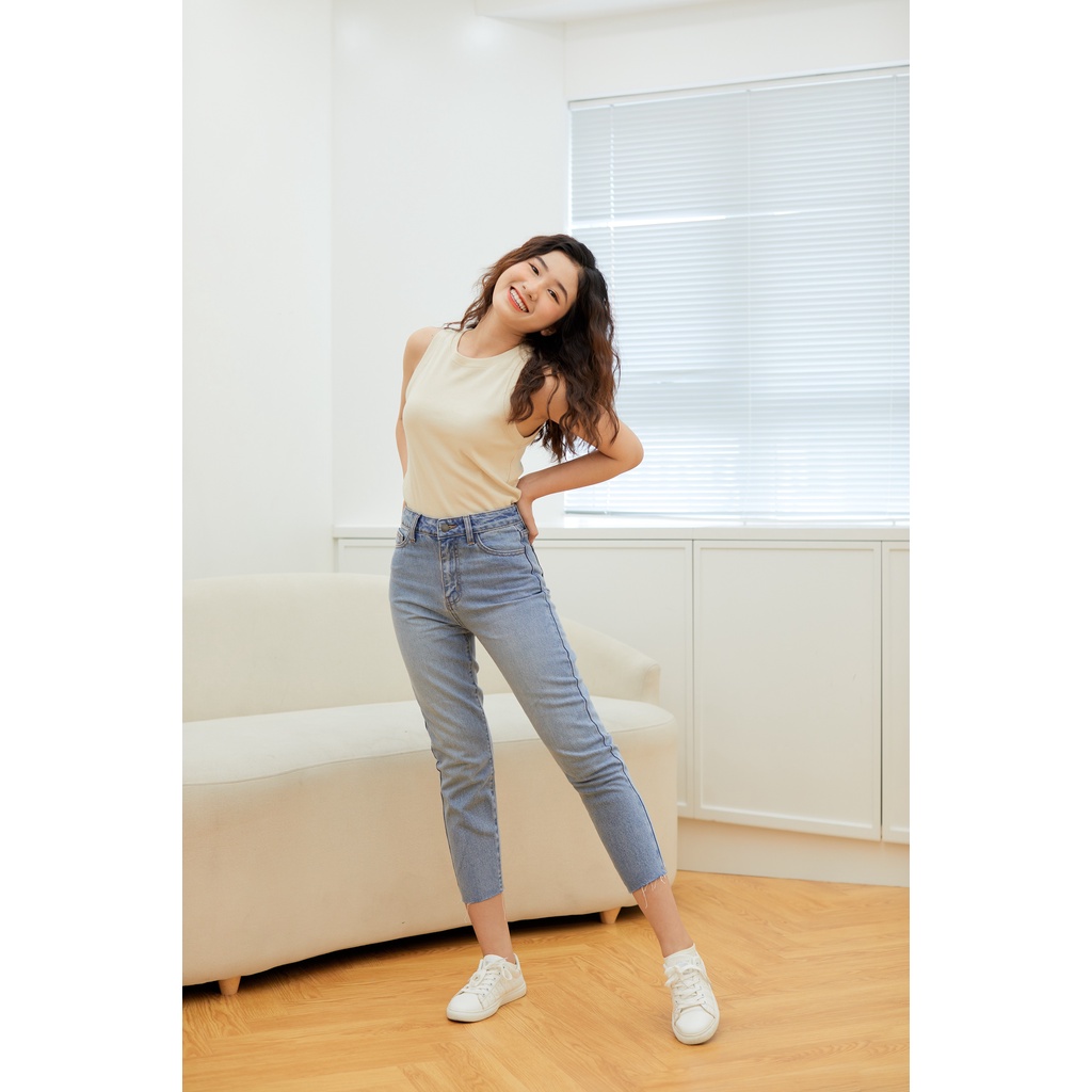 Quần Jeans Nữ Lưng Cao Màu Xanh Wash Đùi - Cắt Gấu Quần LDM-CL102