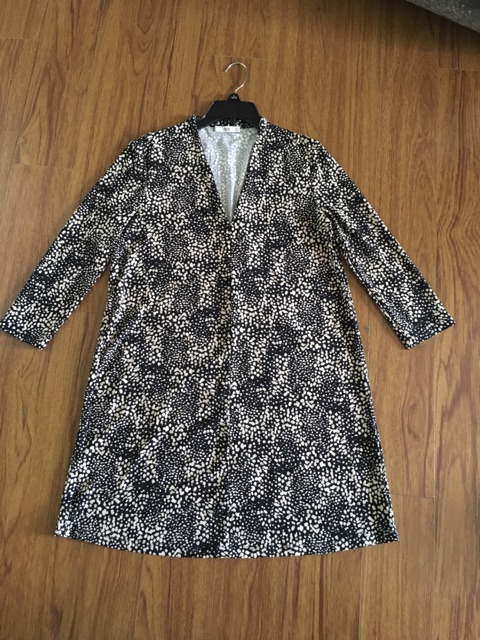 Đầm MNGO suông cổ V tay lỡ xuất dư (2 màu) | BigBuy360 - bigbuy360.vn