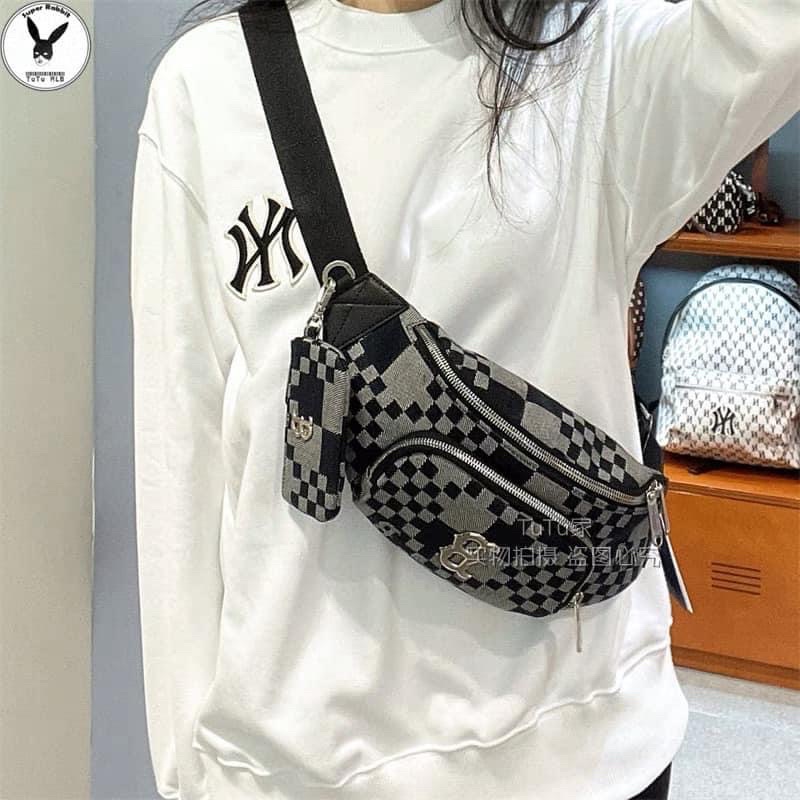 Túi đeo chéo caro MLB