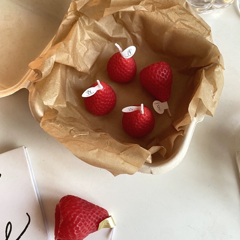 Nến thơm hình quả dâu tây decor phòng, hương thơm thư giãn