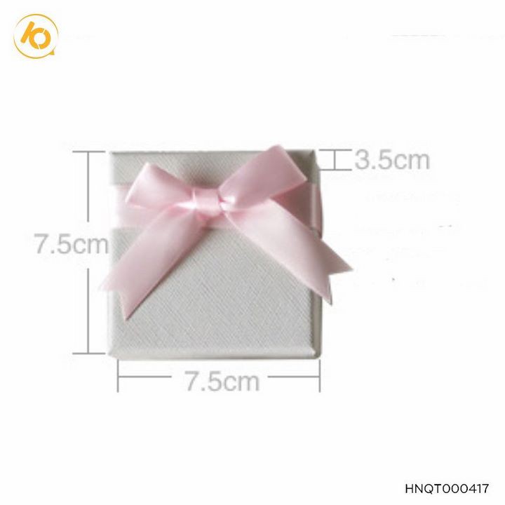 Hộp đựng quà sang trọng có gắn nơ kích thước 4 x 4 x 2,5 cm - HNQT000417 | BigBuy360 - bigbuy360.vn