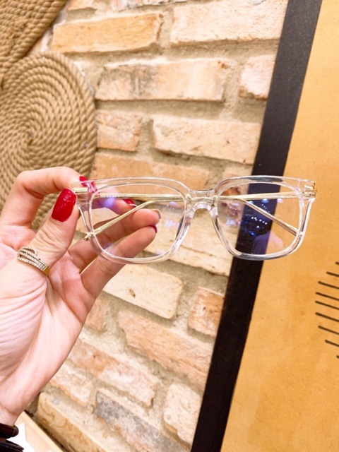 [GIÁ SỈ] MẮT KÍNH THỜI TRANG CHỮ V TRONG SUỐT GỌNG VÀNG SANG CHẢNH | BigBuy360 - bigbuy360.vn