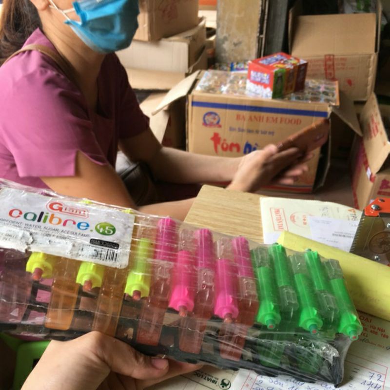 Nước xịt trái cây hình súng nước (20 chiếc)