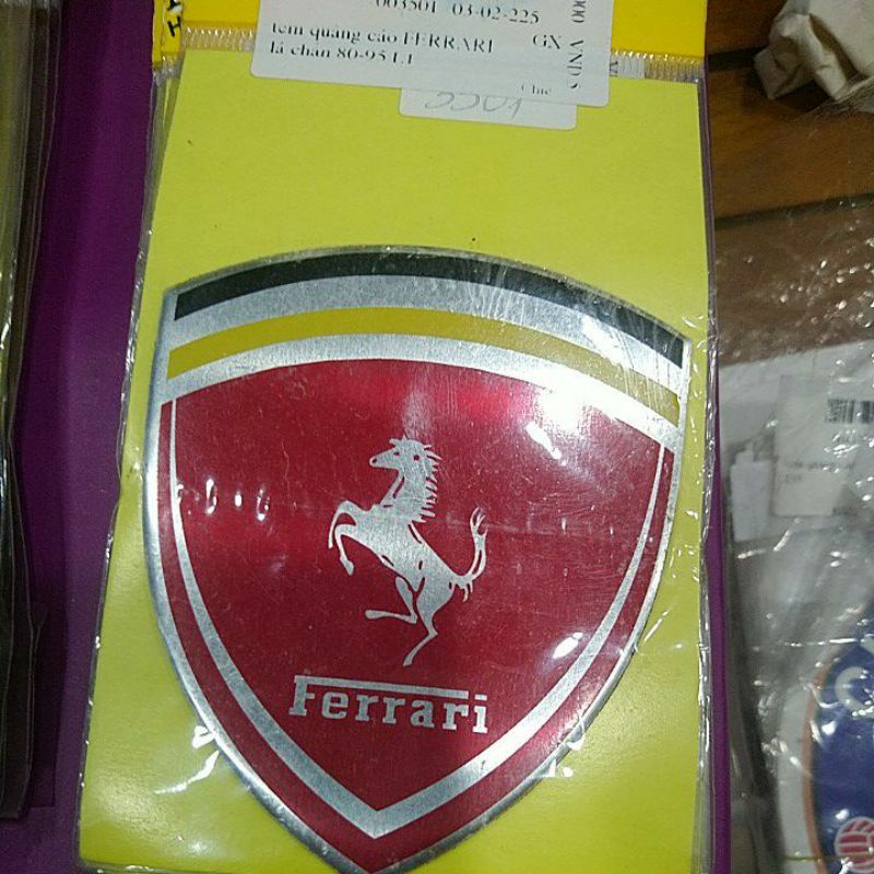 Tem biểu tượng Ferrari