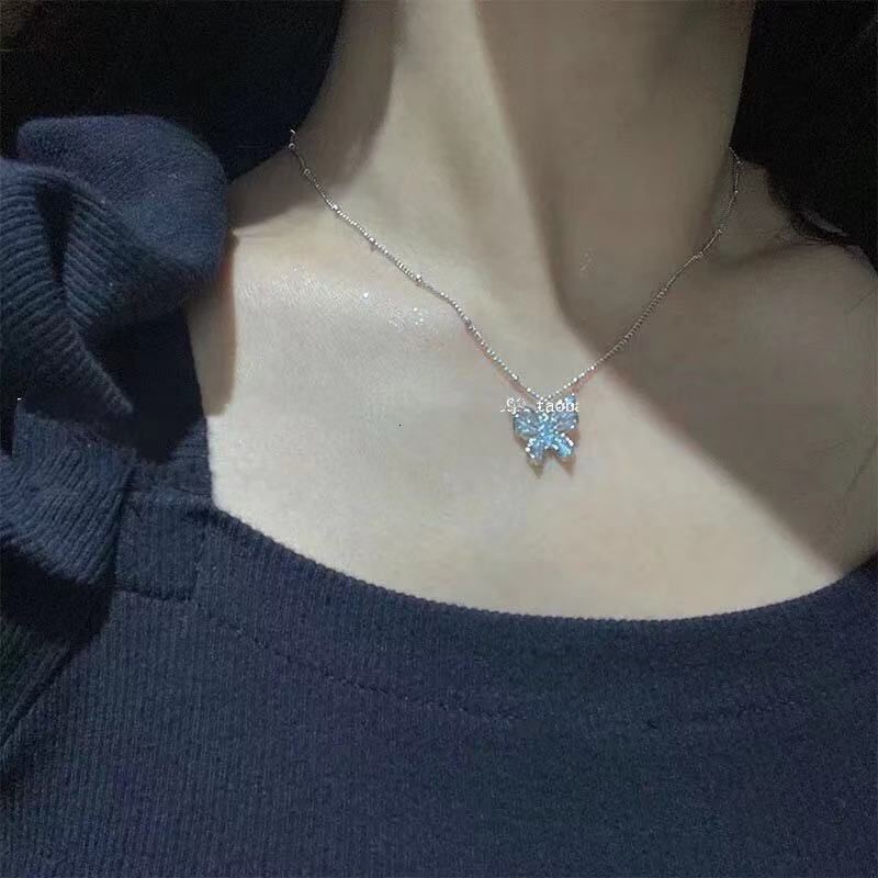 Vòng cổ hai lớp đính đá zircon mặt dây hình bướm màu xanh dương nhạt thời trang