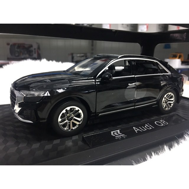 mô hình xe ô tô kim loại Audi Q8