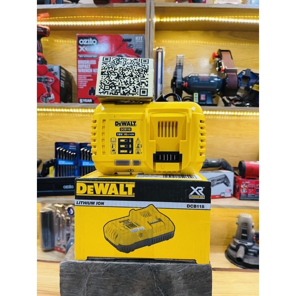 BỘ SẠC PIN NHANH ĐA NĂNG 18V-54V HIỆU DEWALT DCB118 MỚI 100% CHÍNH HÃNG NHẬP KHẨU