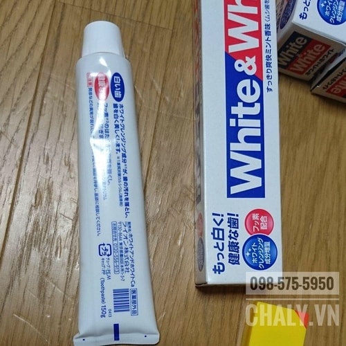 Kem đánh răng làm trắng răng White & White Lion 150g nội địa Nhật