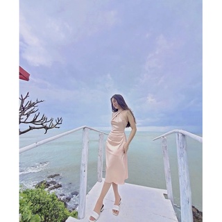 Đầm lụa cổ yếm sang trọng byhuong