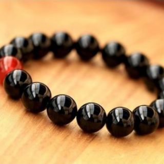 Chuỗi đeo tay đá đen 10li mix đá đỏ