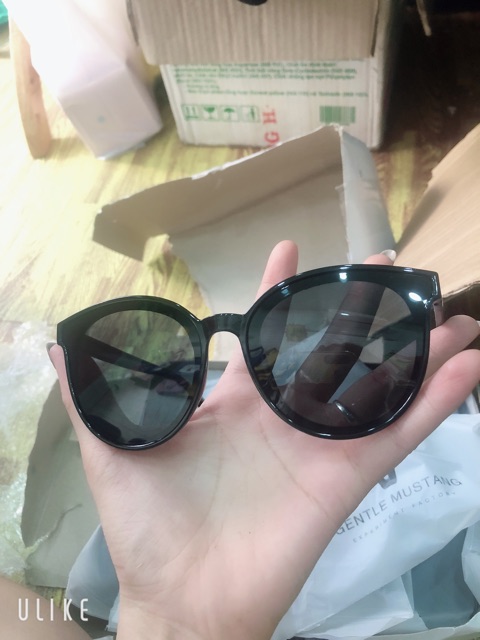 Kính râm thời trang mắt mèo hoạ tiết chữ V loại xịn ( khôngg hộp) video thật | BigBuy360 - bigbuy360.vn