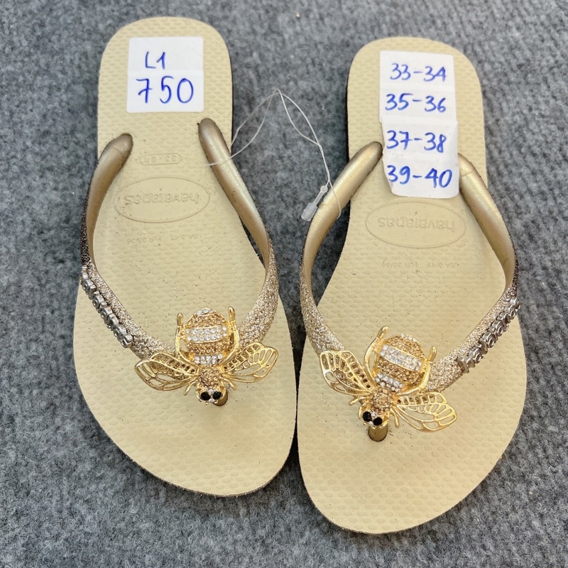 dép HVN mix charm gucci