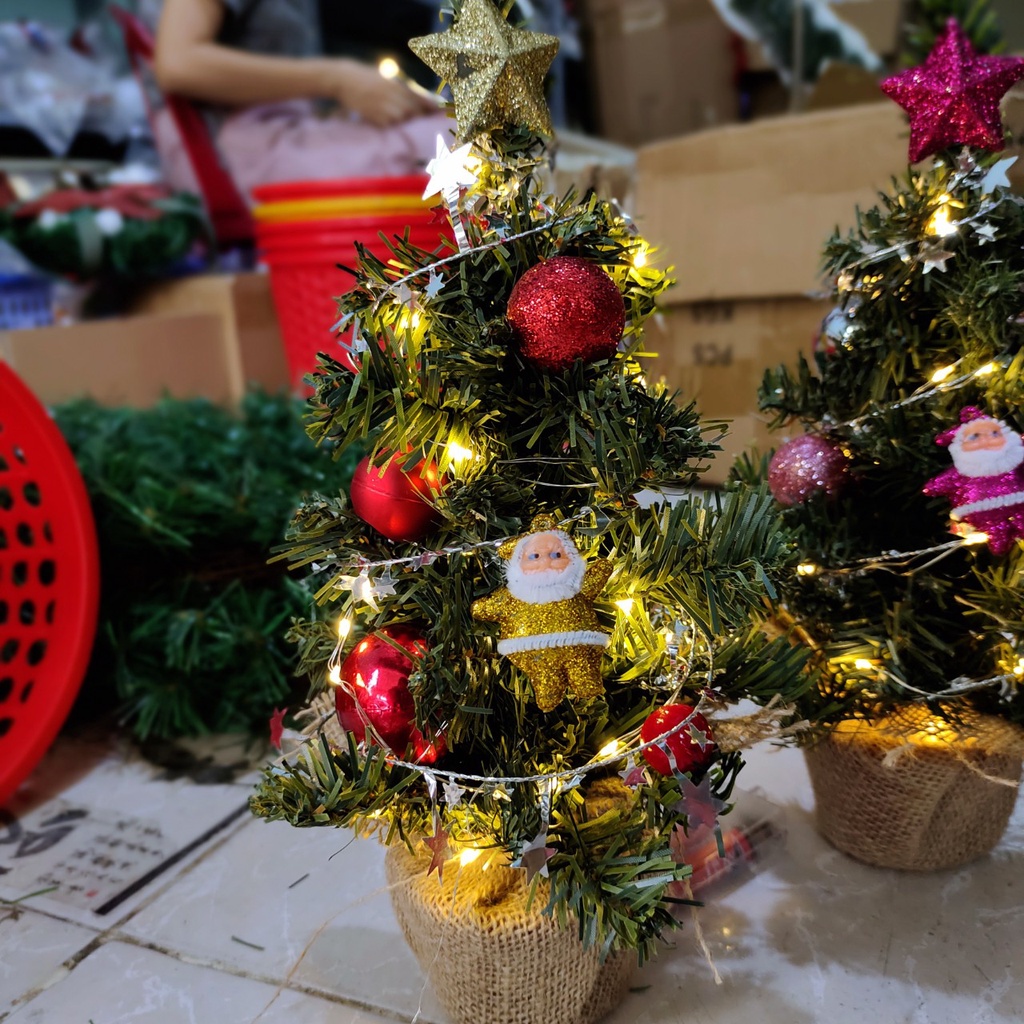 Cây thông nhí để bàn C37 mẫu mới cao 30cm, 40cm kèm đèn và phụ kiện