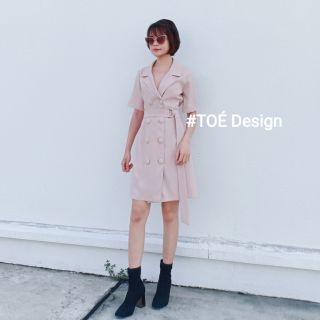 Váy cổ vest thắt đai eo