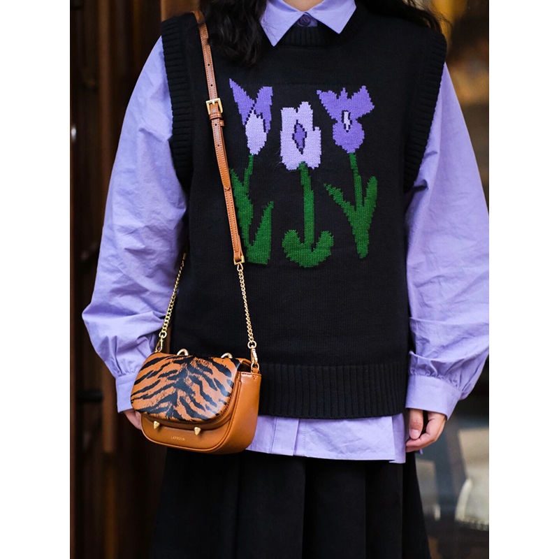 Set Áo Len Không Tay Họa Tiết Hoa Và Áo Sơ Mi Dáng Rộng Phong Cách Ngọt Ngào Cho Nữ