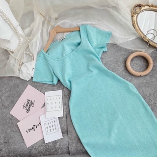Đầm body xanh cổ vuông