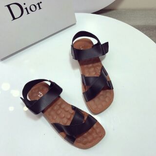 Sandal quai chéo hình chụp thật