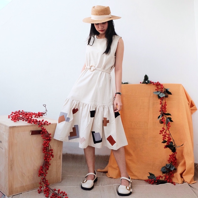 Đầm sát nách linen đuôi cá phối ghép mảnh vải nhỏ- Savanna