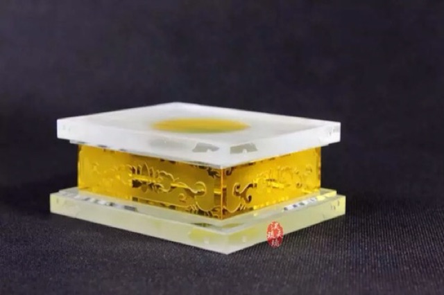 Đế pha lê để tượng có đèn led (nhiều màu)