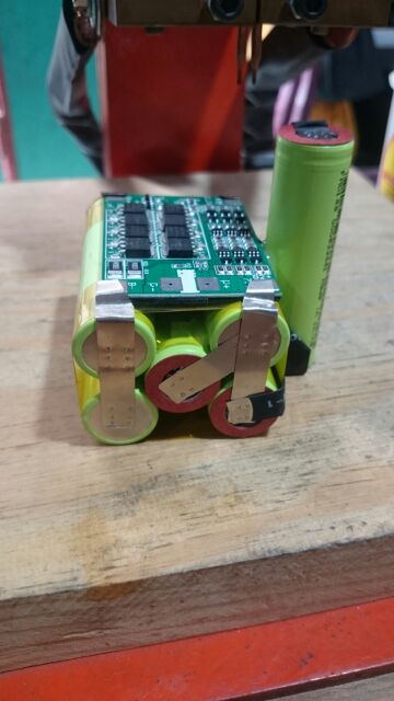 Khối pin đóng lion makita thọt 12v_4A