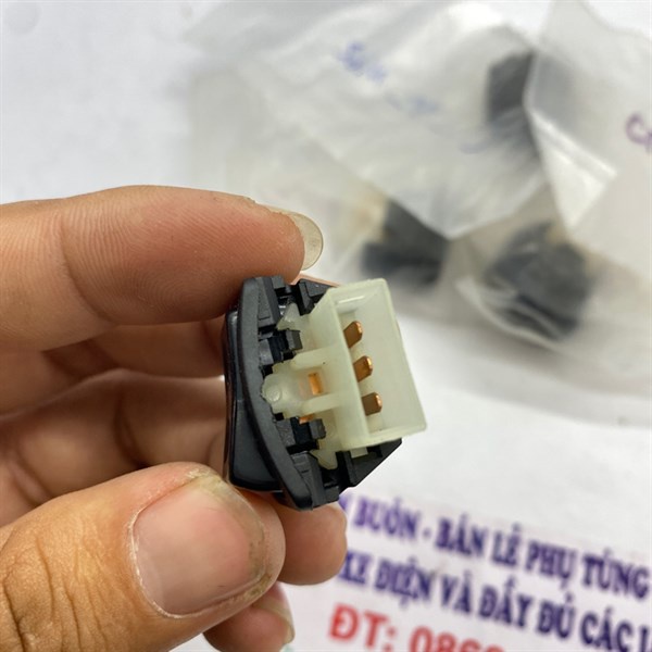 Công tắc đèn A100