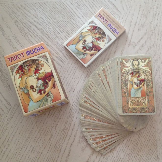 Bộ bài Tarot Mucha Tarot Deck