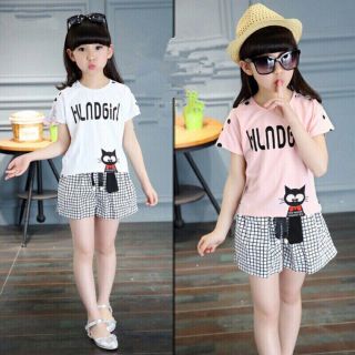 Cả bộ quần áo cho bé gái từ 6 đến 10 tuổi.