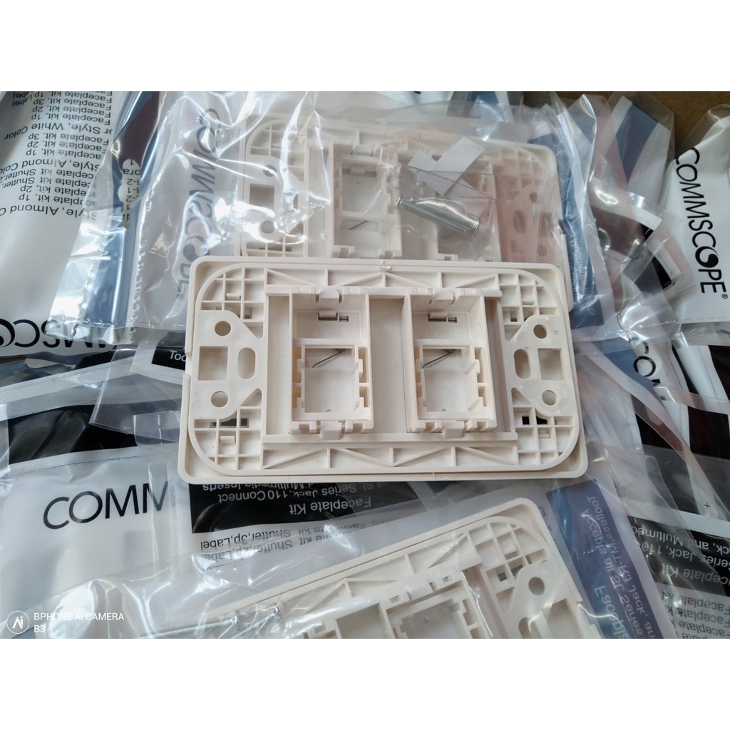 Mặt chữ nhật 02 cổng màu trắng PN 2-1427030-2 Hãng Commscope