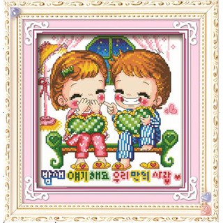 Tranh thêu chữ thập niềm vui của bé hq1709 kt:33x34cm