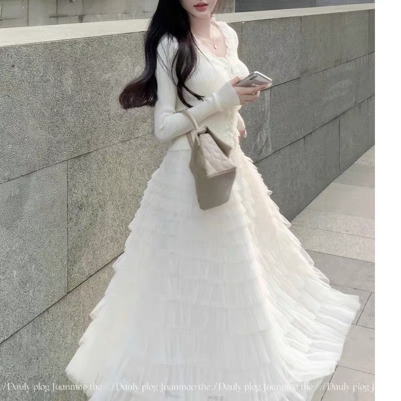 Jane Áo màu be tay dài viền voan tiểu thư thuần khiết - chân váy xếp tầng Cinderella