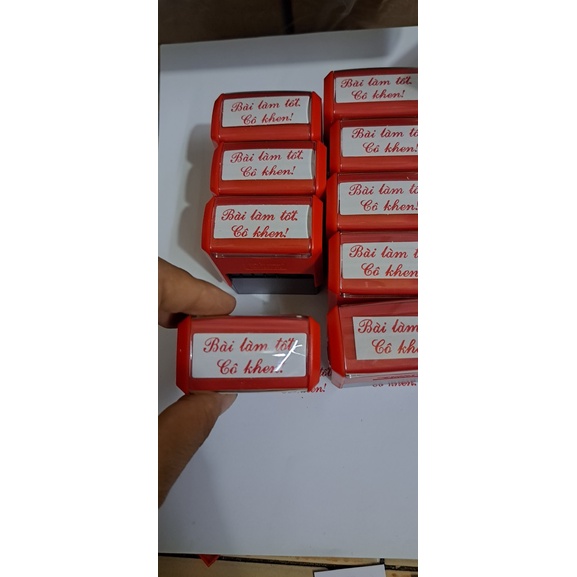 Khắc con dấu tiểu học,cô khen, con cần cố gắng ...,  hàng có sẵn.