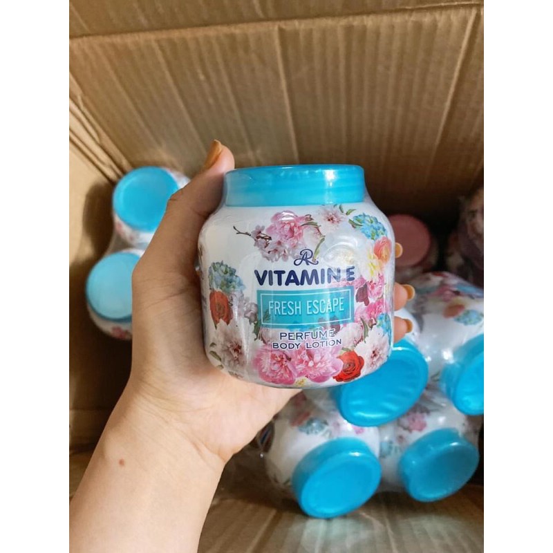 Dưỡng thể vitamin E hương hoa mẫu mới