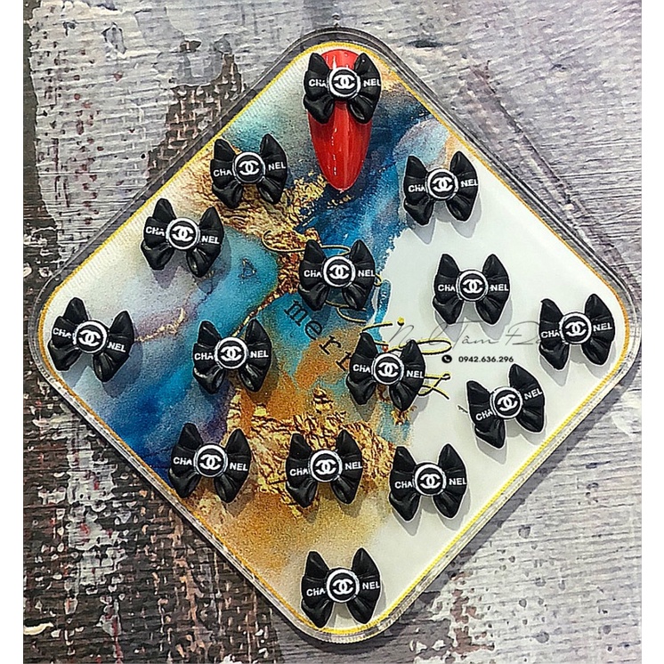 Nơ đính móng 2 màu đen, trắng 1 cái