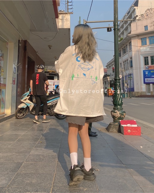 Tee “love club” trắng oversize