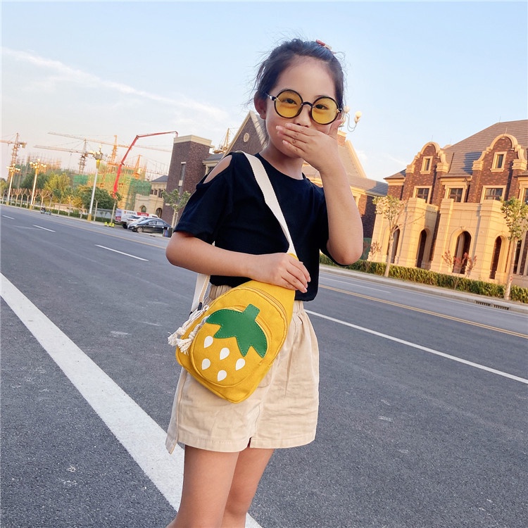 Túi đeo chéo cho bé hình quả dâu tây, túi trẻ em mini đi chơi – du lịch phong cách Hàn Quốc siêu yêu - Lado shop