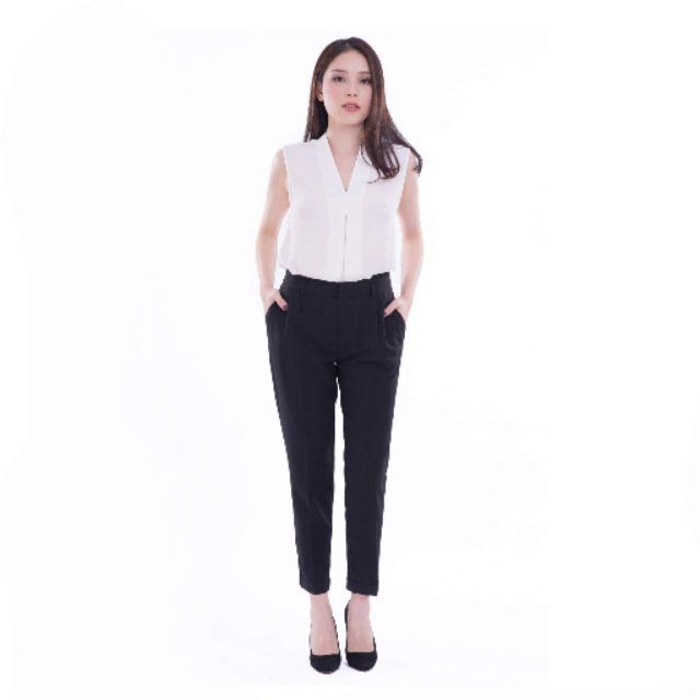 Quần tây size M.