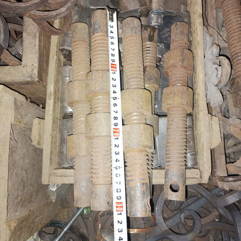 Trục Ren Chế ê tô kẹp bàn khoan, chế máy uốn ống dài 30cm phi 32 ren vuông