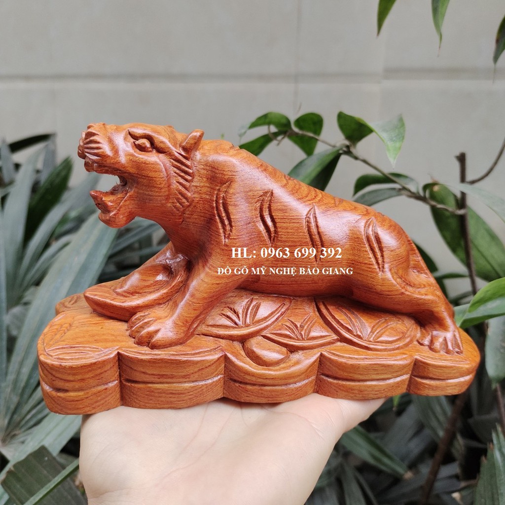 Tượng con hổ bằng gỗ hương 20 cm