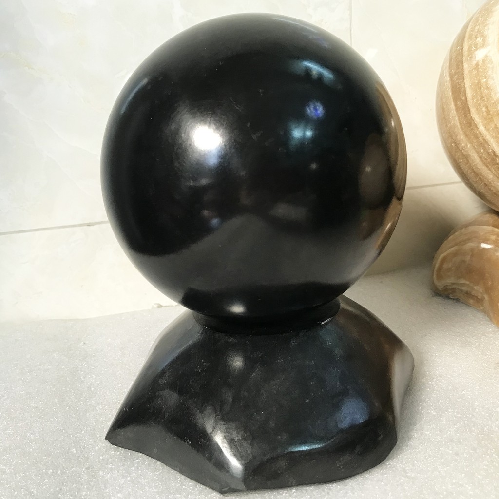 Quả cầu bi đường kính 13 cm đá tự nhiên đen bóng (đá thật) của Việt Nam cho người mạng Mộc và Thủy (nhiều size) | BigBuy360 - bigbuy360.vn