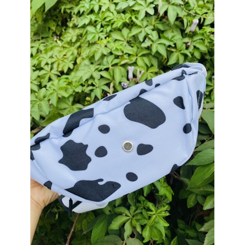 Túi đeo chéo ngực bò sữa
