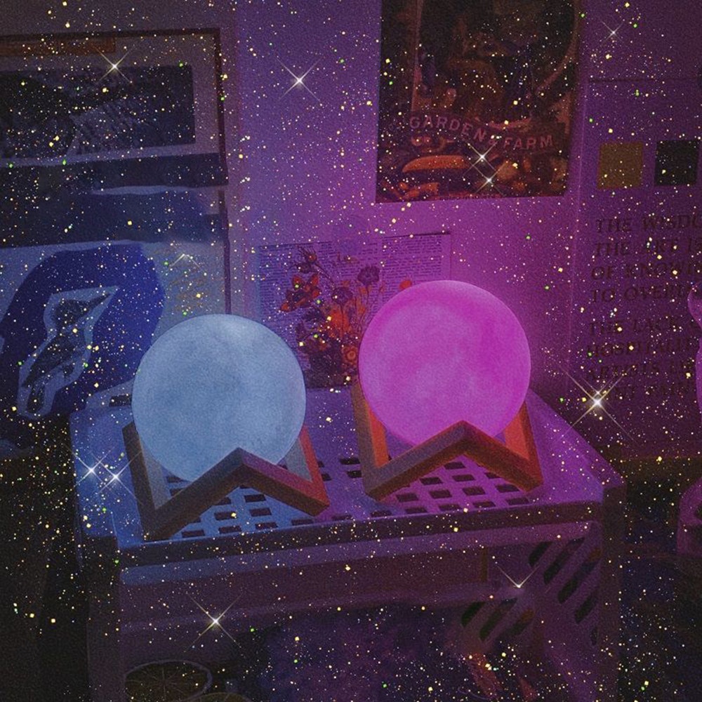 Đèn ngủ hình mặt trăng 3D nhiều màu sắc kèm giá đỡ bằng gỗ 6*6cm dành cho trang trí