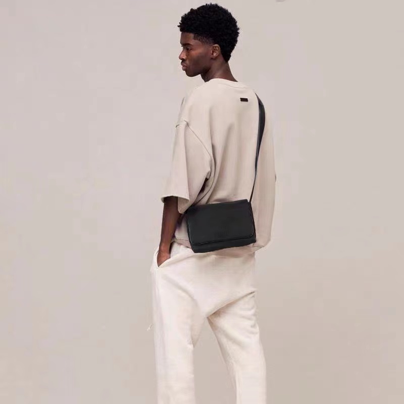 FEAR OF GOD FOG Season 7 One Shoulder Diagonal Messenger Bag High Street Pure Color Simple Chest Bag Mobile Phone Bag