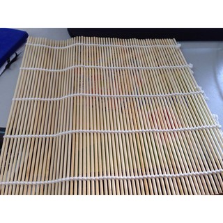 Mành tre cuộn cơm dùng để cuộn cơm ngon hơn, đẹp hơn