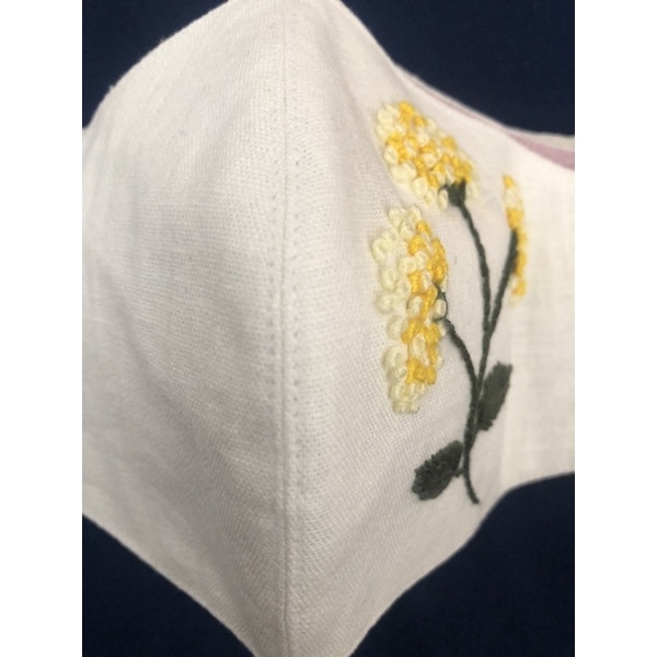 Khẩu trang thêu handmade
