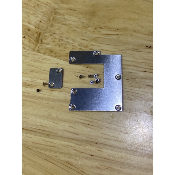 tấm nẹp màn hjnh dành cho iPhone 11promax zin kèo theo ốc